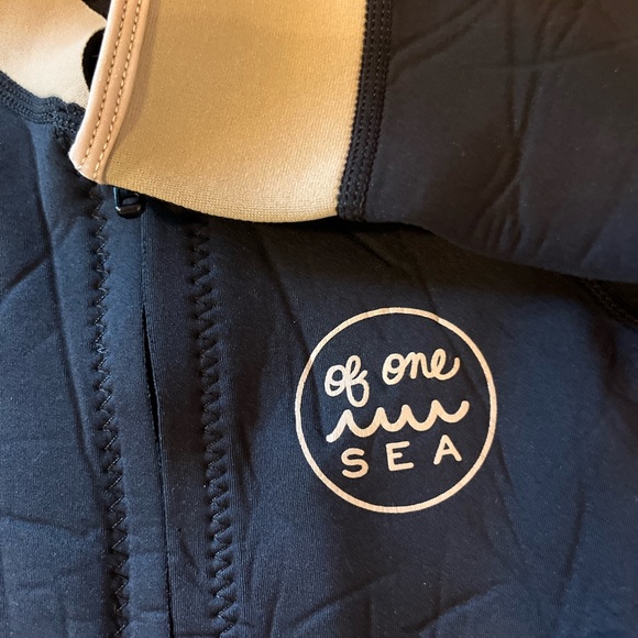 ๐of one sea wetsuit top size 2T ๐ - Picture 4 of 8